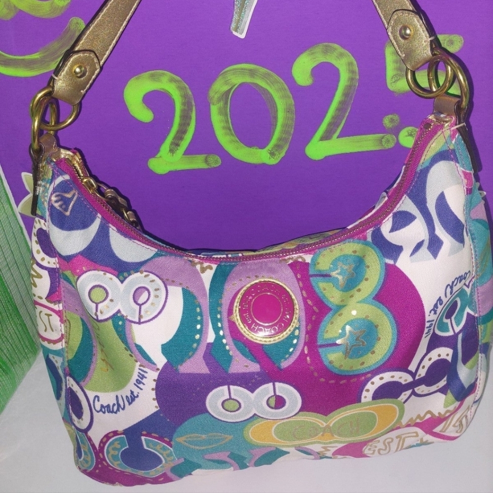 Beautiful Discontinued Poppy Coach Purse